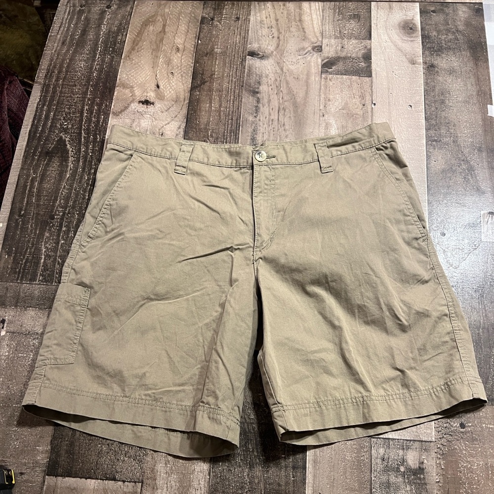 Columbia Sportswear men’s Cargo Shorts 36x9 Beige NNT